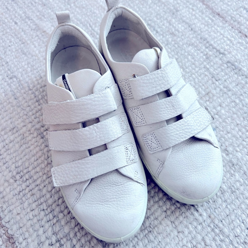 Womens Ecco Street Lite Three Strap Sneaker 37/7